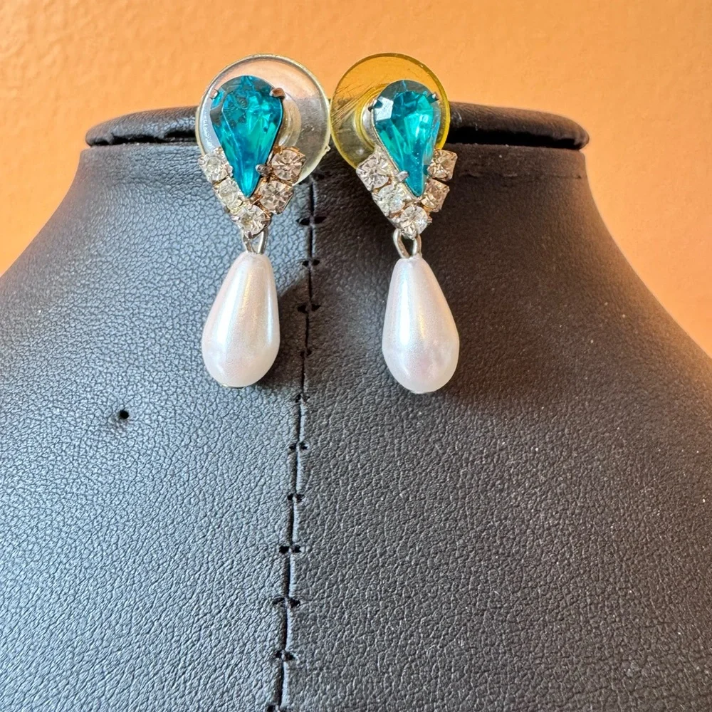 Dangle Earrings Silver Tone Faux Pearl Green Rhinestone Crystals Vintage Regency